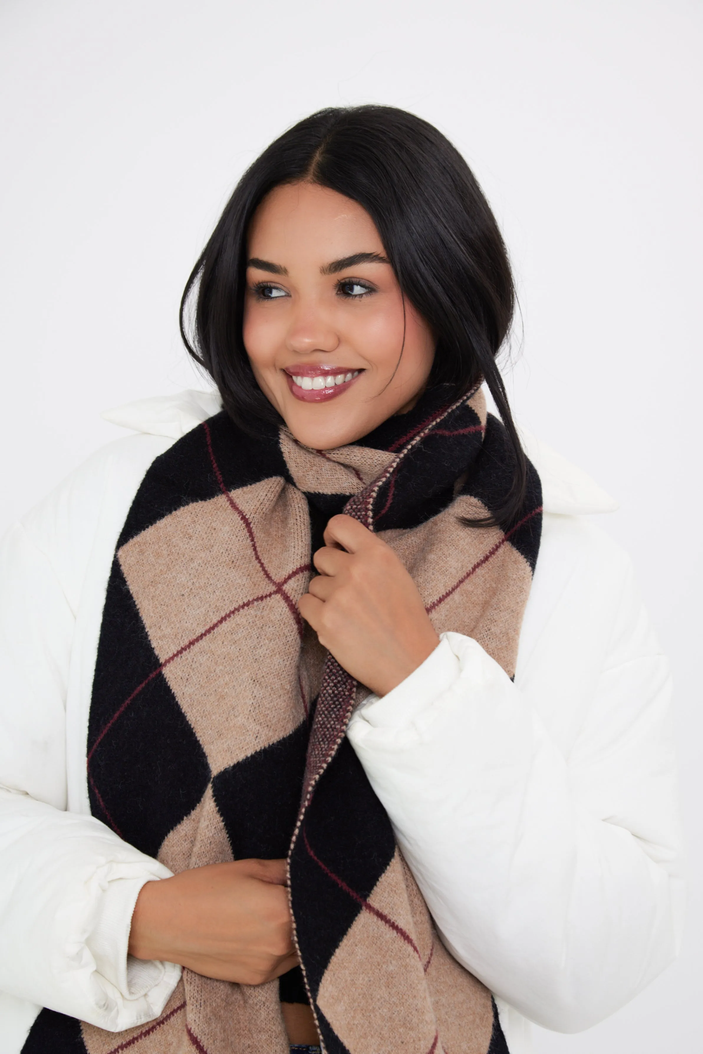 Argyle Pattern Scarf in Black and Brown